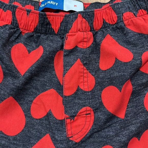 Old Navy Mens Red Heart Patterned Shorts Dark Black Sz Medium Comfy Cozy Relaxed - Picture 8 of 8
